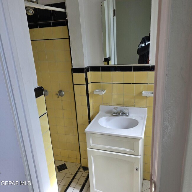 Building Photo - 4642 Walter Ln