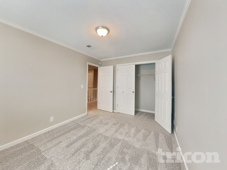 Building Photo - 2113 Putnam Ln