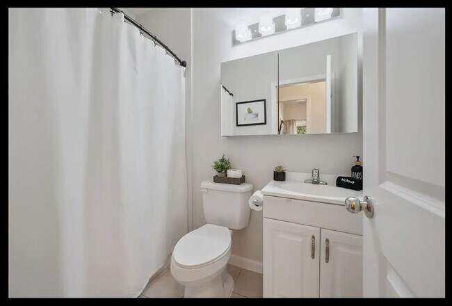 Shared hall bath between bedroom 2 and 3 - 1100 Coleman St