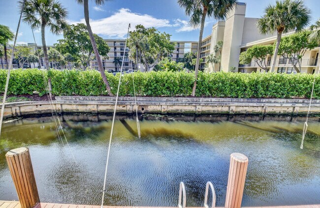 Building Photo - 16 Royal Palm Way