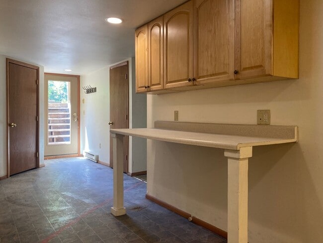 Building Photo - 729 S 14th Ave