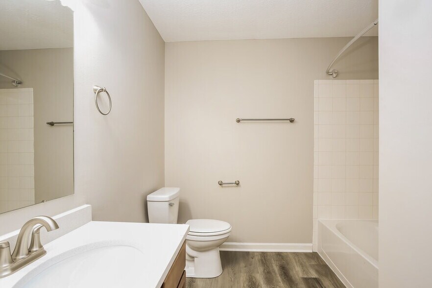 Building Photo - 804 Zeller Dr