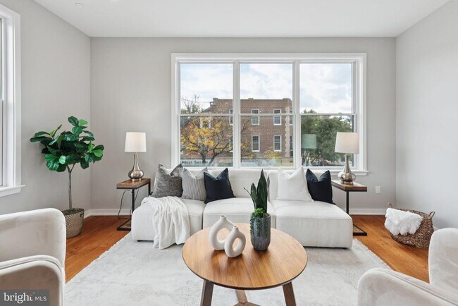 Building Photo - 100 Forrest Ave