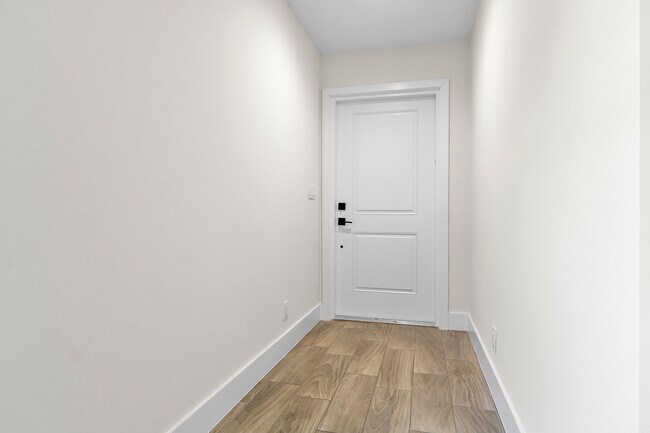 Building Photo - 3003 SE Fairmont St