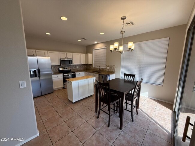 Building Photo - 313 N Kimberlee Way