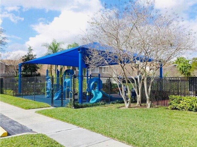 Building Photo - 614 Woodgate Cir