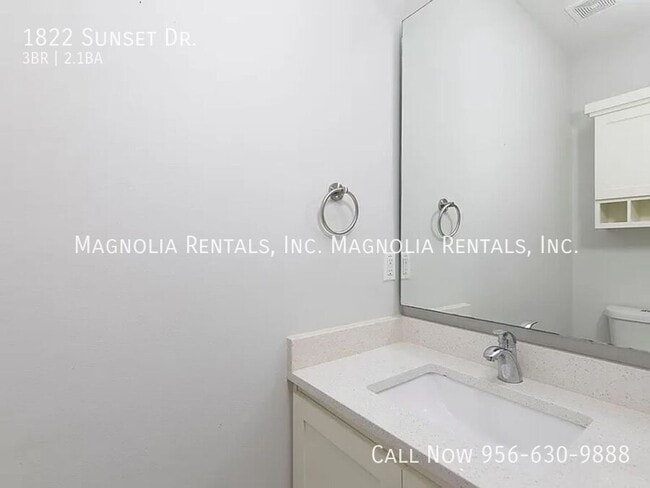 Building Photo - 1822 Sunset Dr