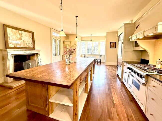 Building Photo - 918 Hale St