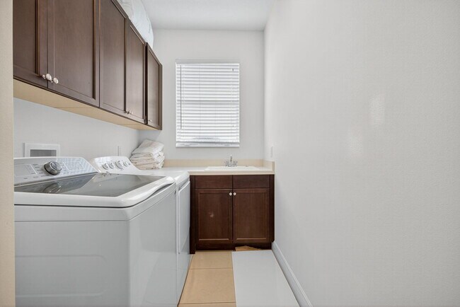 Building Photo - 4029 Faraday Wy