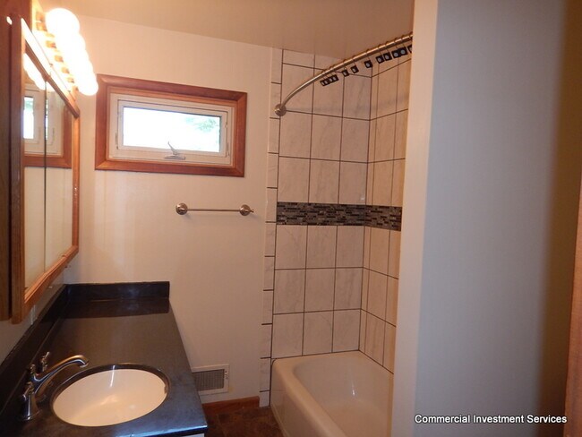 Building Photo - 2214 Anna Ave