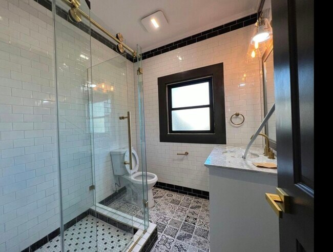 Building Photo - 345 N Van Ness Ave