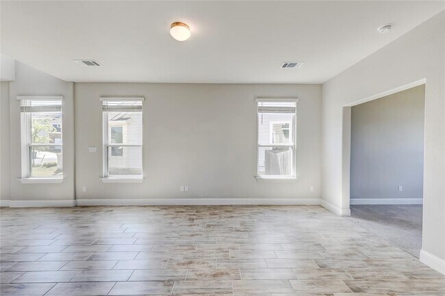 Building Photo - 113 Riverhill Dr