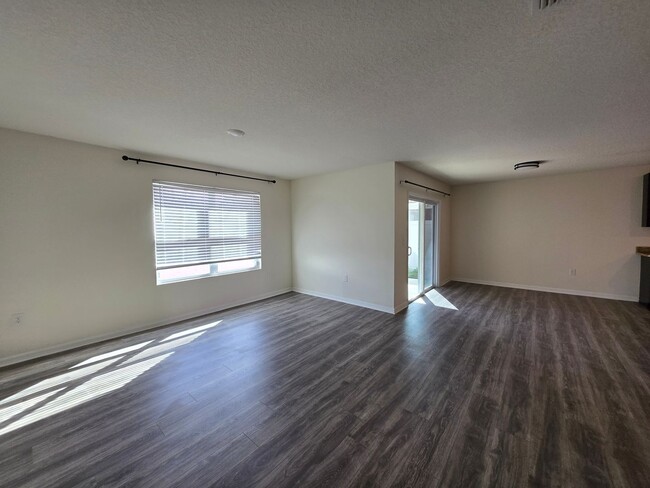 Building Photo - 4  bedroom 2 bath Home for Rent  in the He...