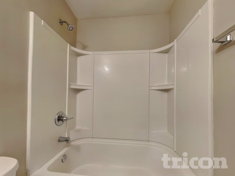 Building Photo - 452 Shady Glen