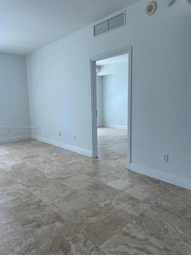 Building Photo - 300 S Biscayne Blvd