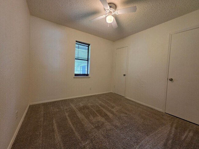 Building Photo - 3 bedroom home in Tecumseh!