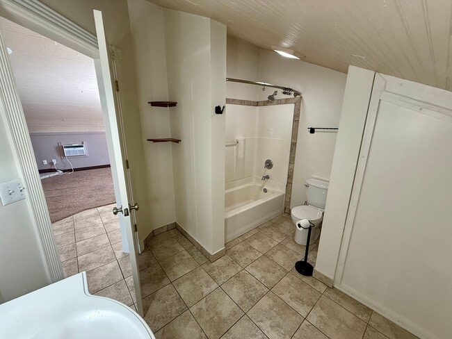 Building Photo - Keefer Studio