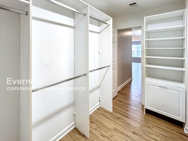 Building Photo - 2576 Alvecot Cir SE