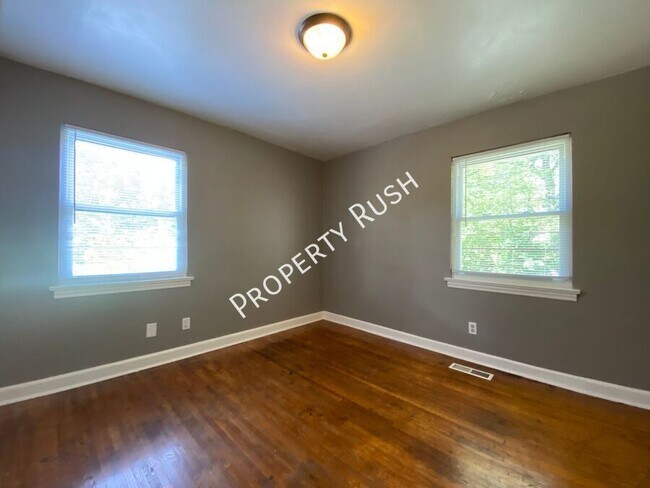 Building Photo - 1503 Pin Oak Dr