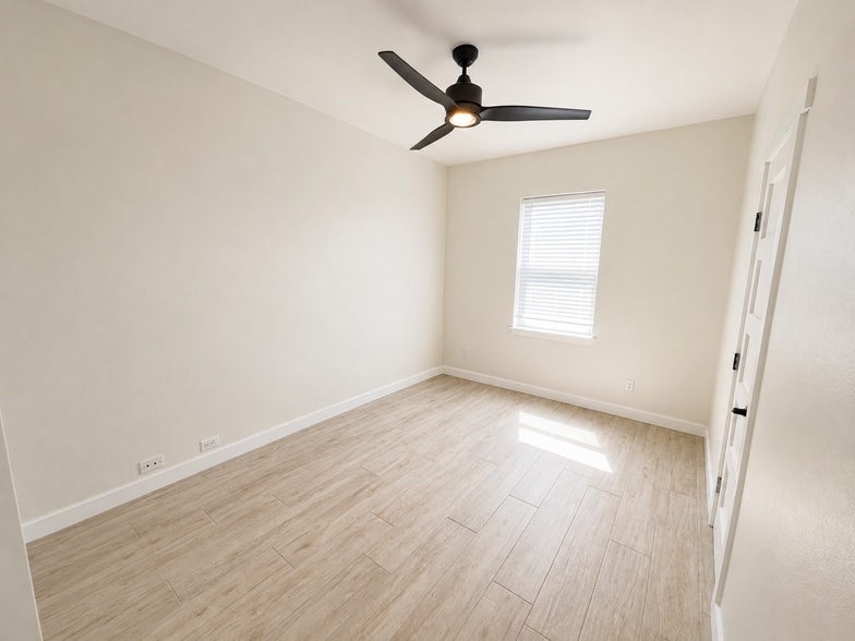 bedroom two - 47975 Michigan Ave