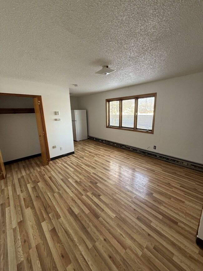 Building Photo - 401 Slater St