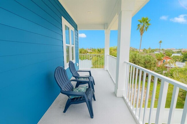 Building Photo - 13117 4th St E