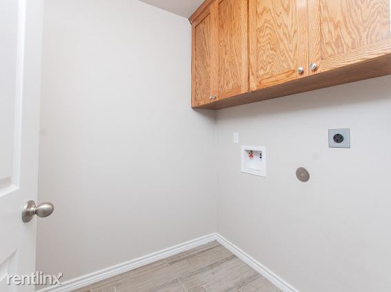 Building Photo - 3 br, 2 bath Duplex - 2541 Leroy Lane B