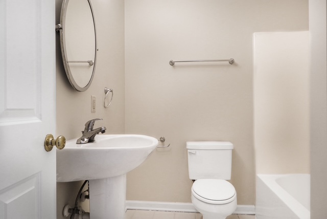 Second full bathroom - 14 Johnston Way