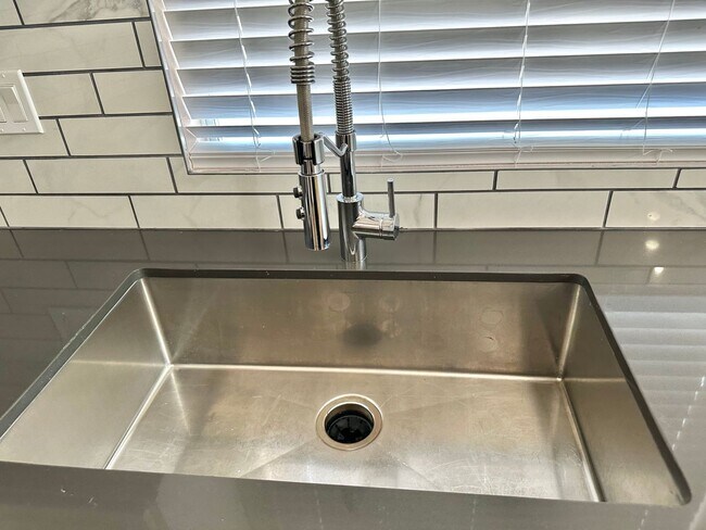 Building Photo - Darling one story home