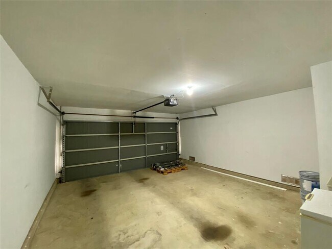 Building Photo - 2101 Jasper Ln