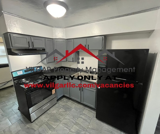 Primary Photo - This keen & clean 2 bed / 1 bath ranch-sty...