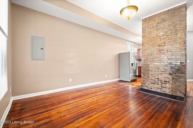 Building Photo - 949 S 7th St