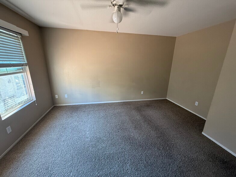 Master Bedroom - 33710 Willow Haven Ln