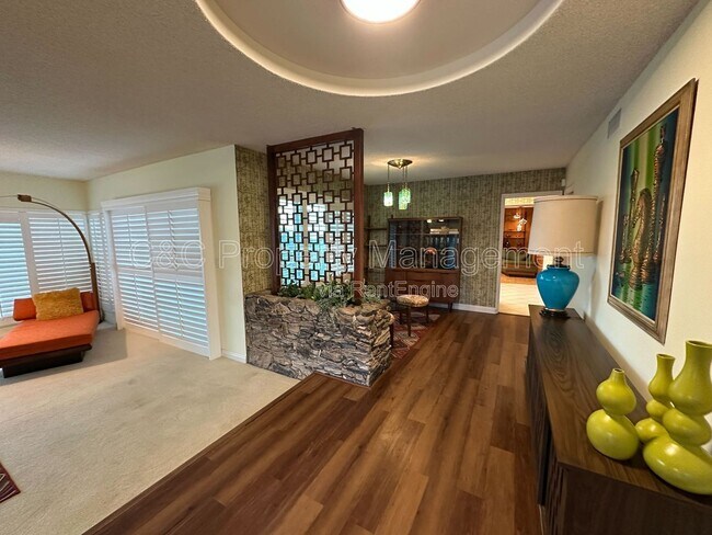 Building Photo - 425 Edgerton Dr
