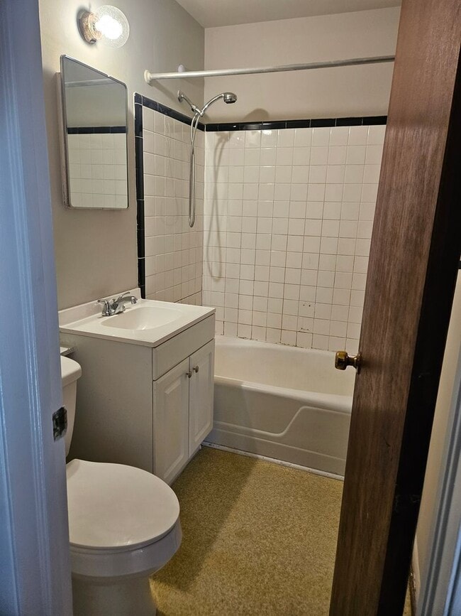 Building Photo - 307 Quail Dr