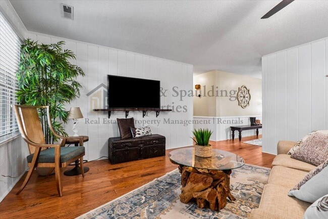 Building Photo - 1480 Spring Hill Cir