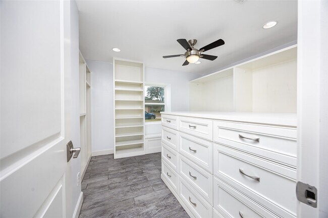 Building Photo - 418 Land Grant Dr