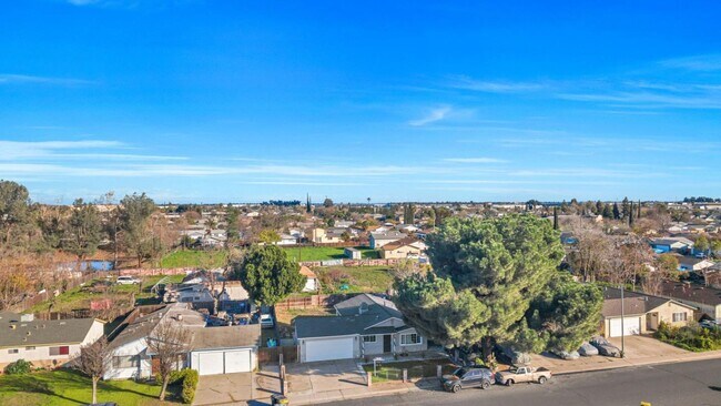 Building Photo - 16012 Julie Ln