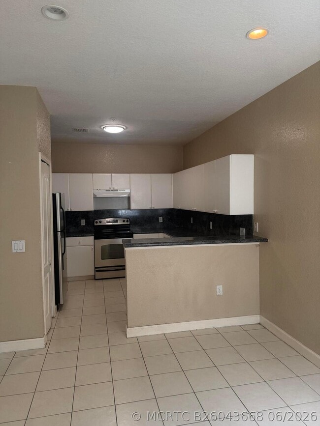 Building Photo - 1121 Shoma Dr