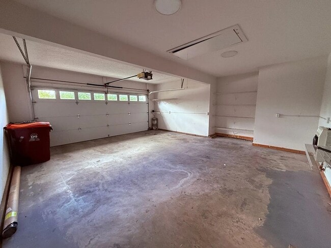 Building Photo - Gorgeous 3 Bedroom, 3 Bath Pet Friendly