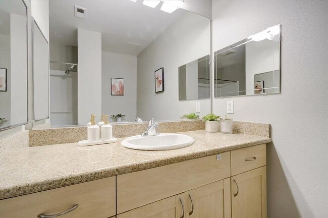 Building Photo - UNIT 2064