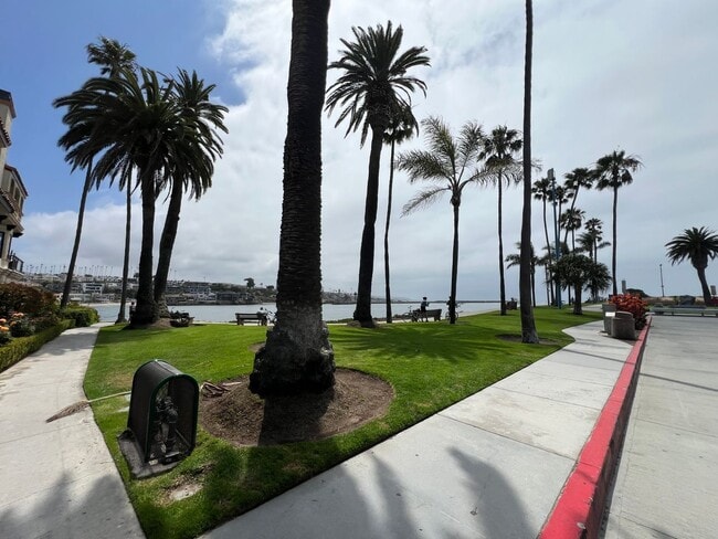 Building Photo - Beachside Living on Balboa Peninsula - Com...