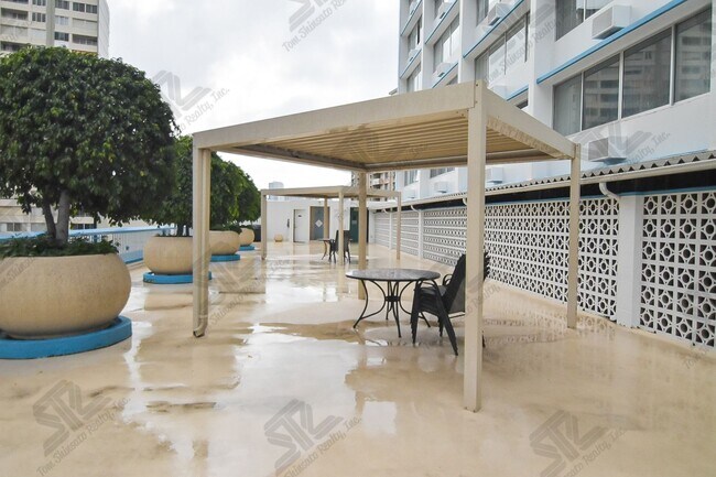 Building Photo - Updated Studio at Kapiolani Terrace