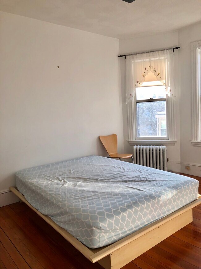 Building Photo - 64 Willow St