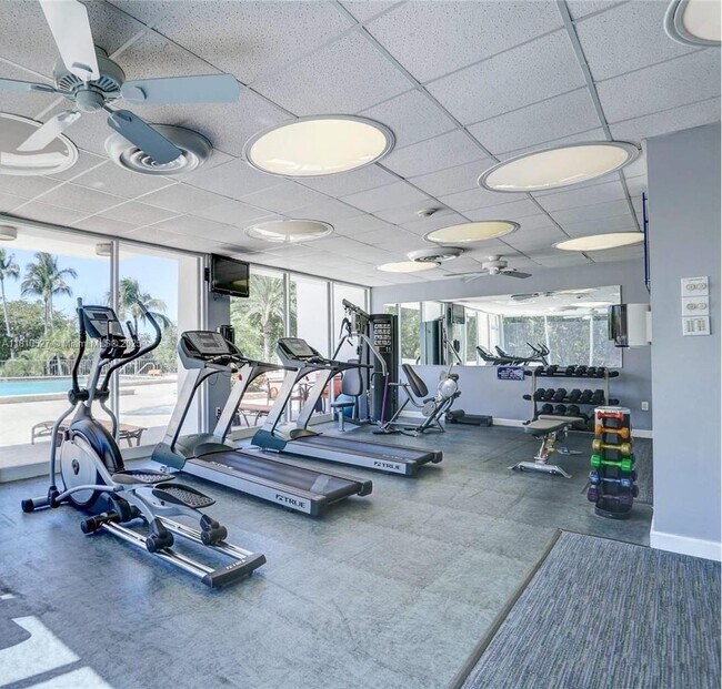 Building Photo - 3375 N Country Club Dr