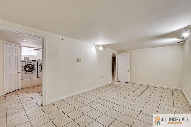 Building Photo - 81 Coakley St