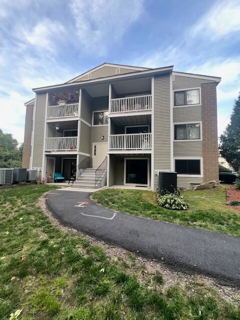 Building Photo - 4 Bridgeview Cir