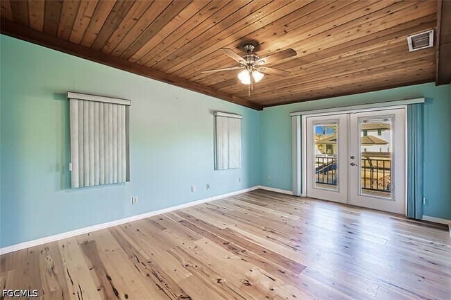 Building Photo - 1221 SW 49th St