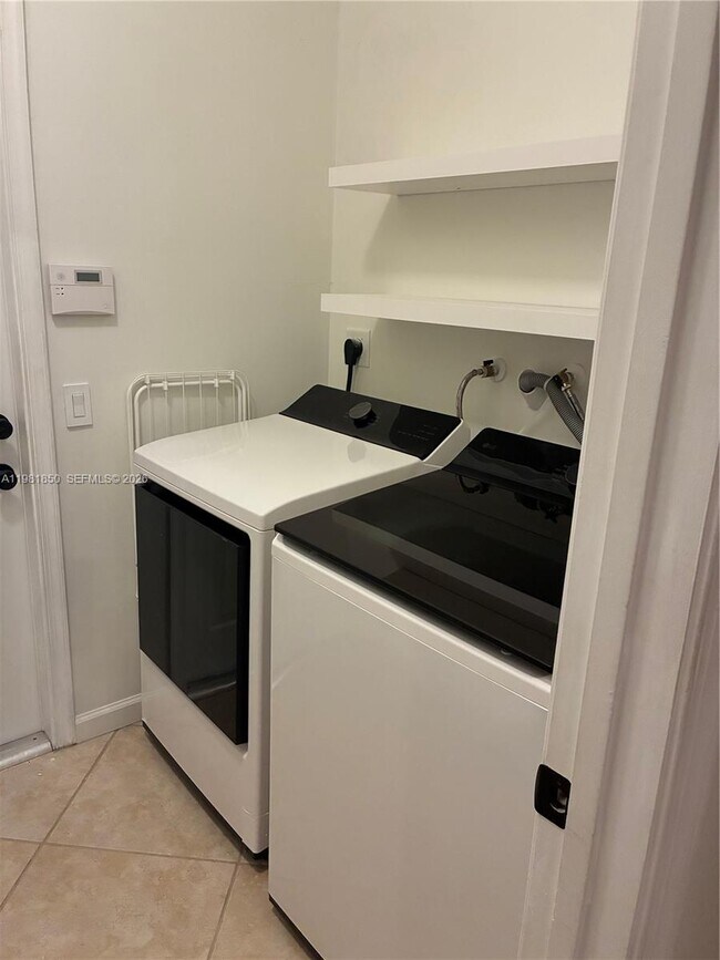 Building Photo - 2757 Center Ct Dr