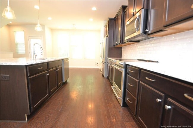 Building Photo - 1405 Luxor Dr